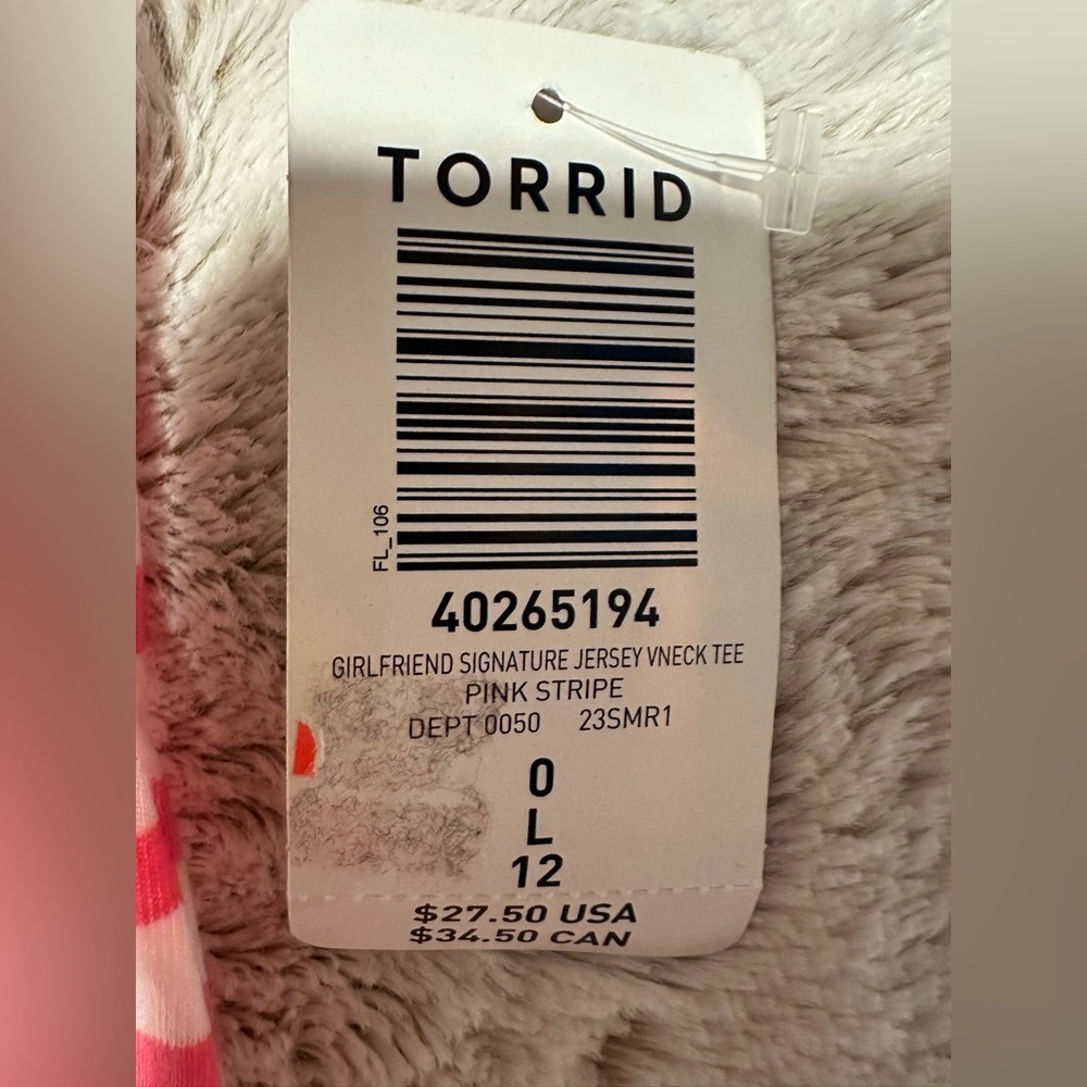 Torrid Girlfriend Signature Jersey V-Neck Tee - Picture 12 of 12